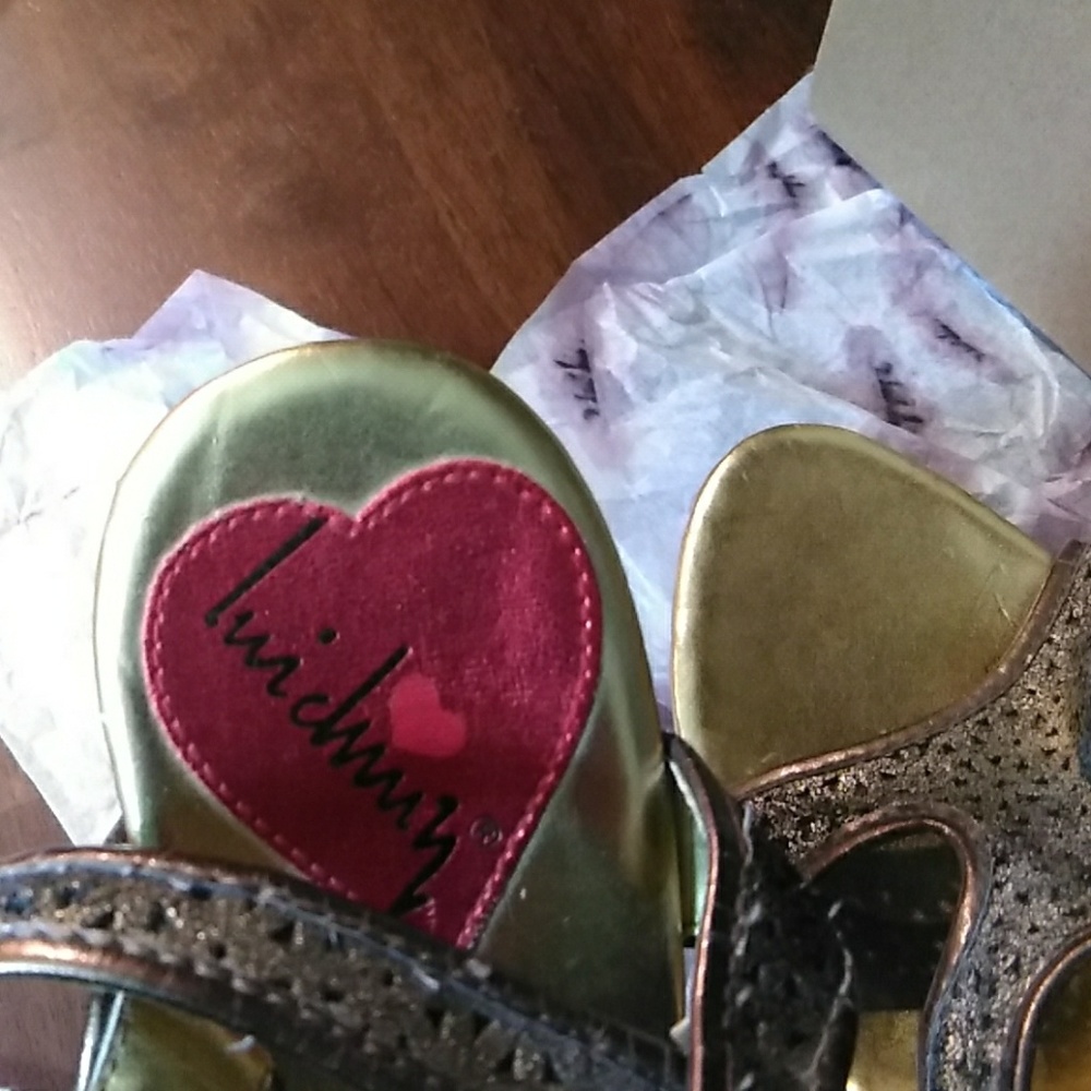 Heels - Picture 5 of 5